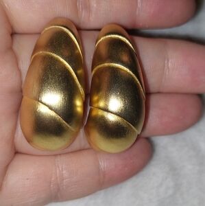 Vc By Les Bernard Gold Swirl Clip-On Shrimp Matte Lightweight Earrings